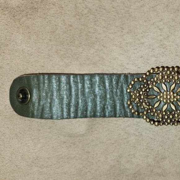 Pamela Bloom Bracelet Olive Green Leather Strap 7" - Picture 3 of 6